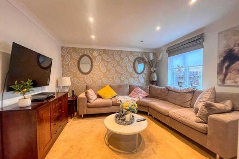 2 bedroom bungalow for sale, Frinton on Sea CO13