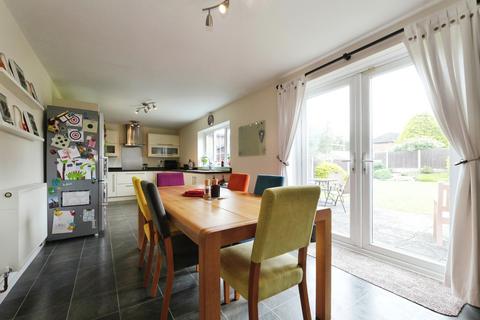 4 bedroom semi-detached house for sale, Leadwell Lane, Wakefield, WF3