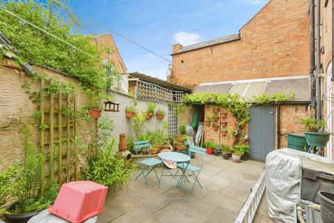 2 bedroom terraced house for sale, Woodville Road, Leicester, LE3