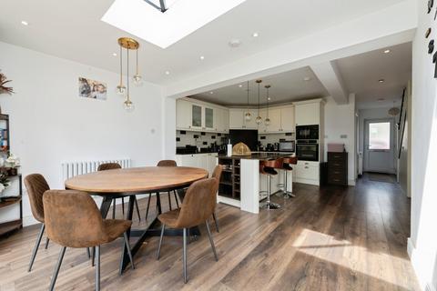 3 bedroom terraced house for sale, Gubbins Lane, Romford, RM3