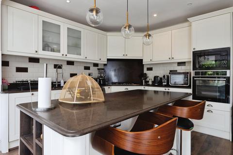 3 bedroom terraced house for sale, Gubbins Lane, Romford, RM3
