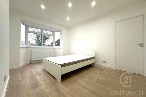 4 bedroom semi-detached house to rent, Glebe Gardens, NEW MALDEN KT3