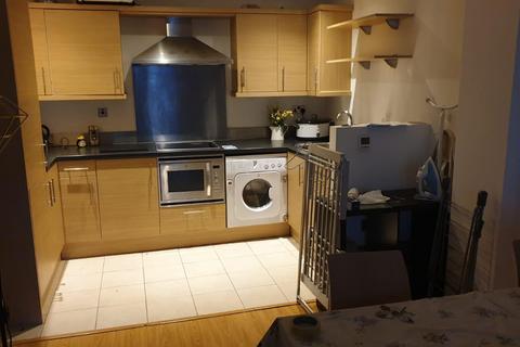 2 bedroom flat to rent, Taylorson Street South, Salford