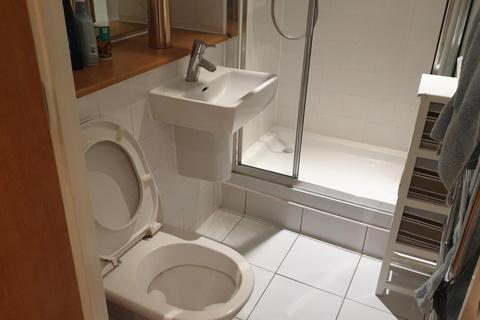 2 bedroom flat to rent, Taylorson Street South, Salford