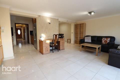 4 bedroom semi-detached house to rent, Rushdene Crescent, NORTHOLT