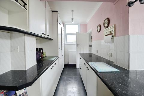 3 bedroom semi-detached house for sale, Rainham Road, Rainham, RM13