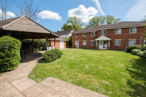 2 bedroom flat to rent, Tinsley Lane, Three Bridges, Crawley