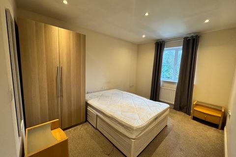 2 bedroom flat to rent, Tinsley Lane, Three Bridges, Crawley