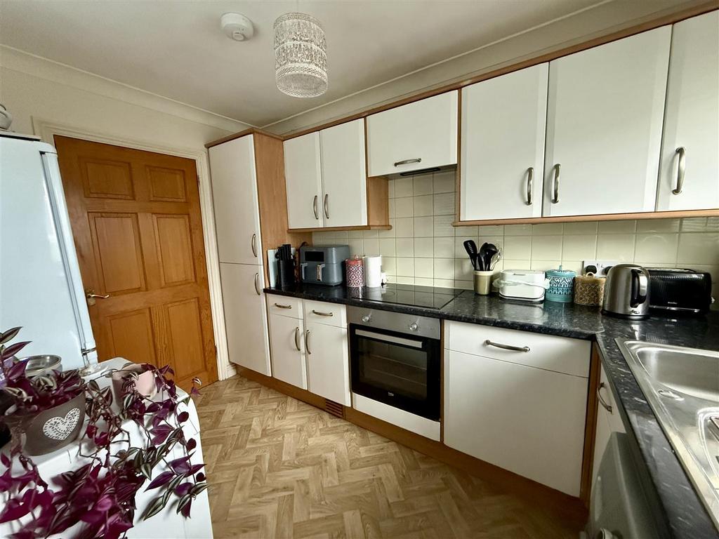 Kitchen: