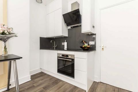 2 bedroom flat to rent, Milton Road, London N6