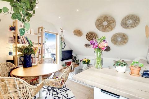 1 bedroom flat for sale, Carleton Gardens, London N19
