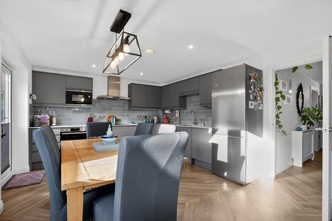 4 bedroom detached house for sale, Lords Close - Alexandra Park - Wroughton, Swindon, SN4
