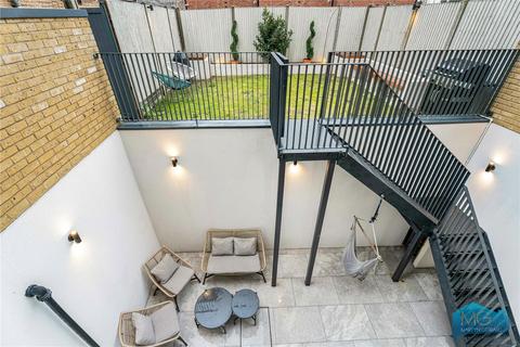 3 bedroom apartment for sale, Brownlow Road, London, N11