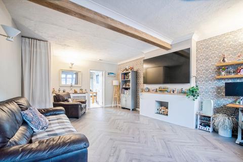 3 bedroom terraced house for sale, Tydeman Street - Gorse Hill, Swindon, SN2