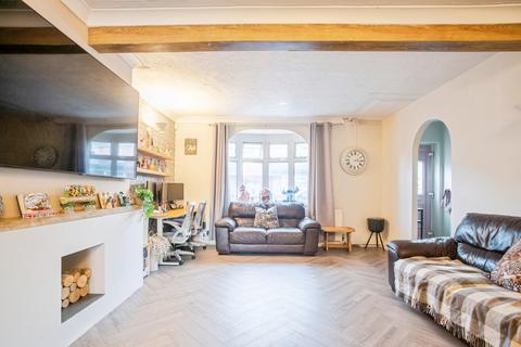 3 bedroom terraced house for sale, Tydeman Street - Gorse Hill, Swindon, SN2