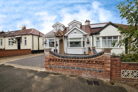 4 bedroom semi-detached house for sale, Hillview Avenue, Hornchurch, RM11