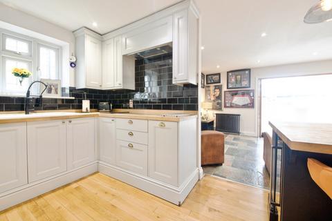 4 bedroom semi-detached house for sale, Hillview Avenue, Hornchurch, RM11
