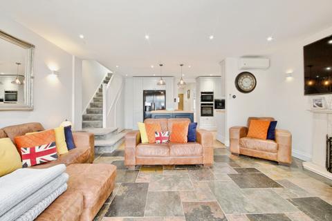 undefined, Hillview Avenue, Hornchurch, RM11