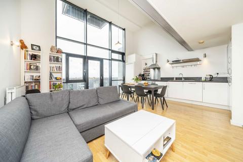 2 bedroom flat for sale, Cowley Road, London W3