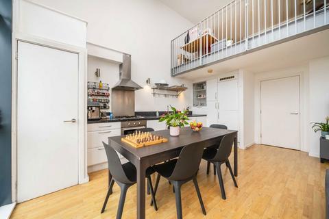 2 bedroom flat for sale, Cowley Road, London W3