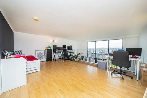 2 bedroom flat for sale, Cowley Road, London W3