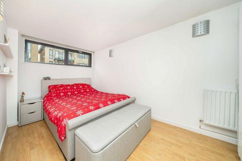 2 bedroom flat for sale, Cowley Road, London W3