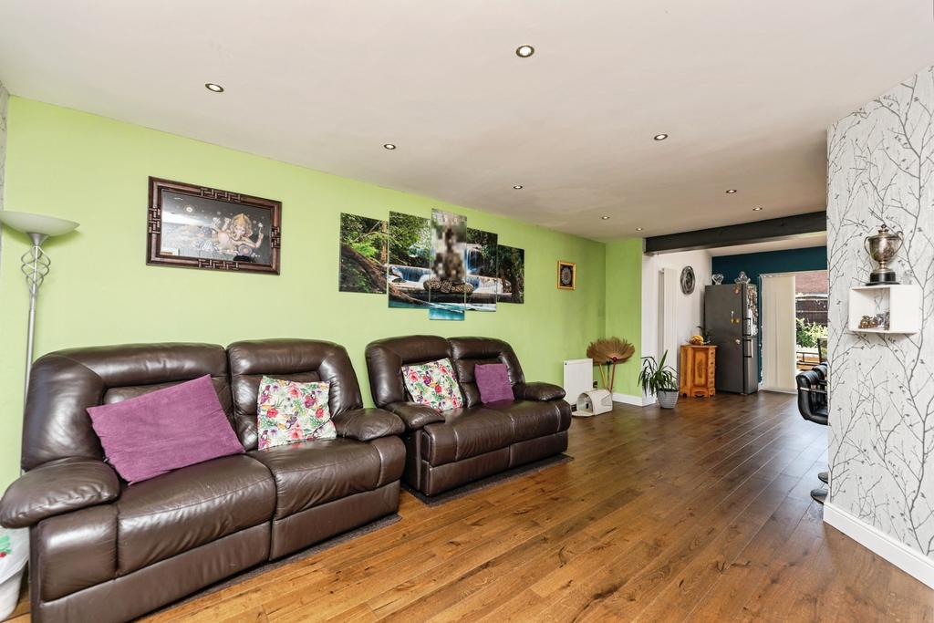 Lounge / Kitchen