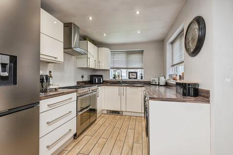 2 bedroom end of terrace house for sale, Flanshaw Lane, Wakefield, WF2
