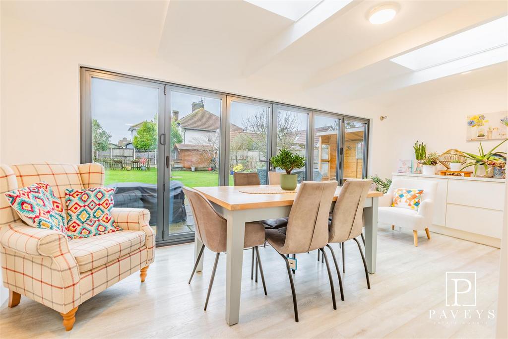 Dining/family room