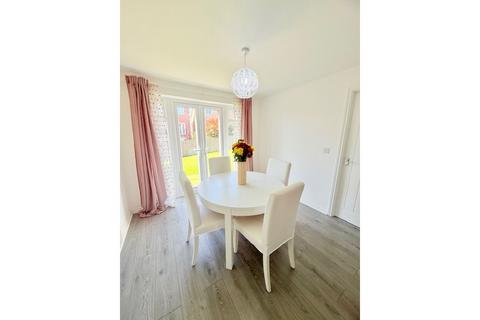 4 bedroom detached house for sale, Topcliffe Way, Castleford, WF10