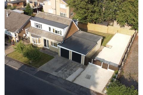 3 bedroom detached house for sale, The Spinney, Wakefield, WF2