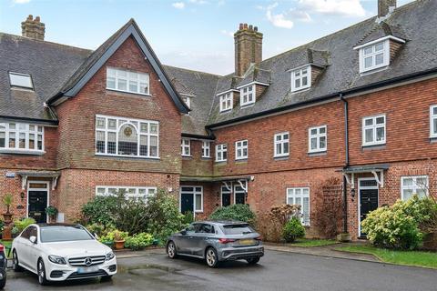 Eyhurst Park. Outwood Lane, Kingswood
