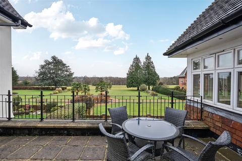 3 bedroom apartment for sale, Eyhurst Park. Outwood Lane, Kingswood
