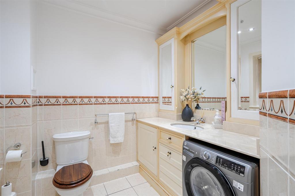 Cloakroom/Utility Room