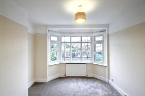 3 bedroom apartment to rent, Buckhurst Way, Buckhurst Hill, IG9