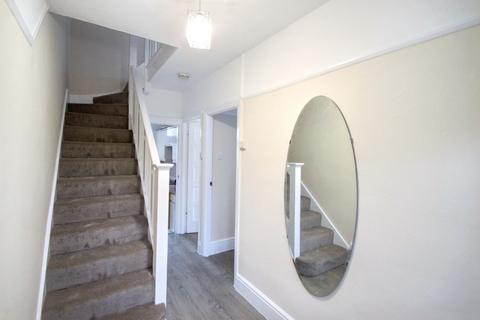 3 bedroom apartment to rent, Buckhurst Way, Buckhurst Hill, IG9