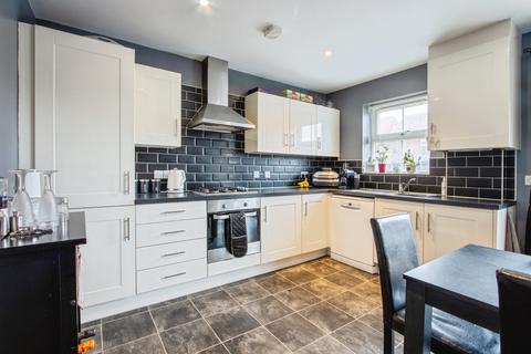 3 bedroom end of terrace house for sale, Kirkby Road, Pontefract, WF9