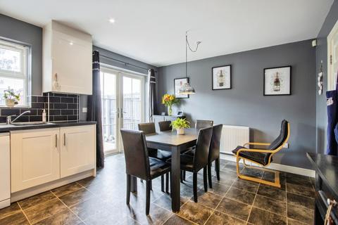 3 bedroom end of terrace house for sale, Kirkby Road, Pontefract, WF9