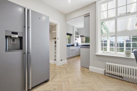 4 bedroom detached house for sale, High Street, Kelvedon, CO5