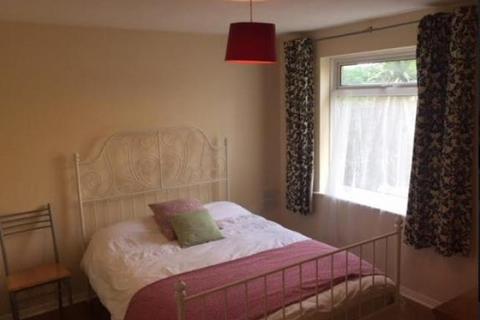 3 bedroom house share to rent, Clement Close
