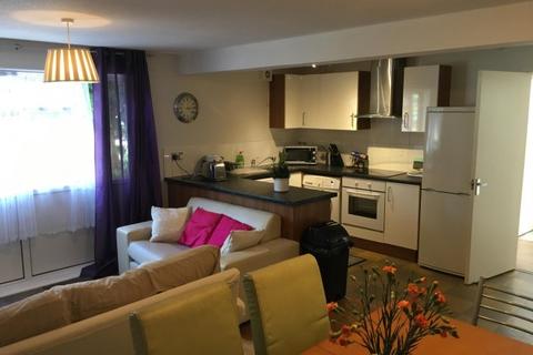 3 bedroom house share to rent, Clement Close