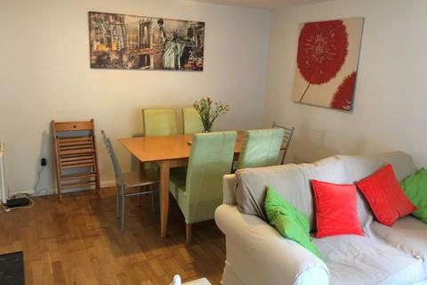 3 bedroom house share to rent, Clement Close