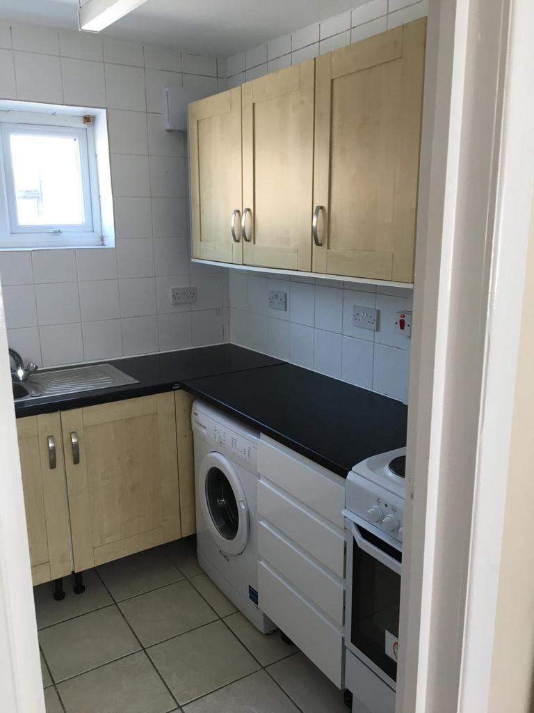 Large double bedroom  in Hounslow West