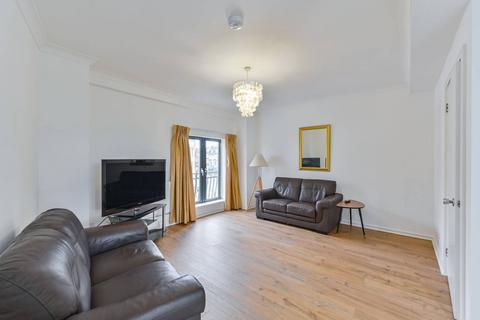 3 bedroom flat to rent, Falcon Mews, Clapham Junction, London, SW11