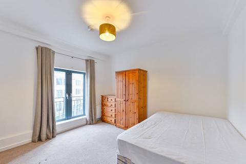 3 bedroom flat to rent, Falcon Mews, Clapham Junction, London, SW11
