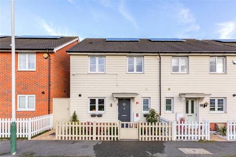 3 bedroom end of terrace house for sale, Humbleward Place, Romford, RM3