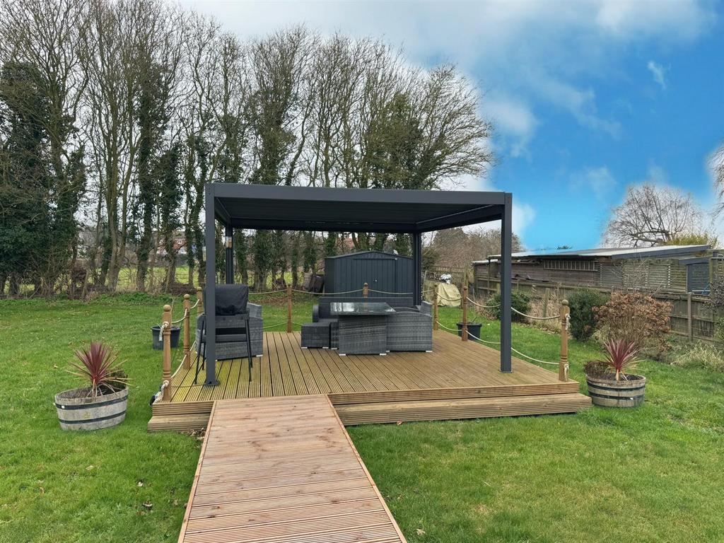 Deck with Aluminium Pergola