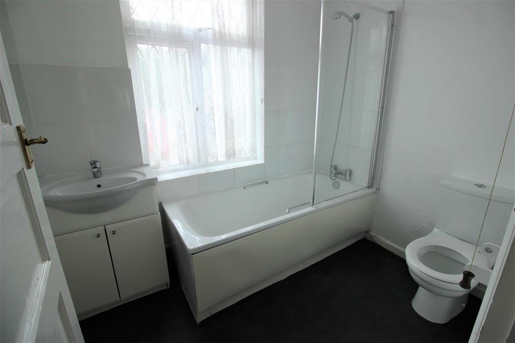 71 r bath.JPG