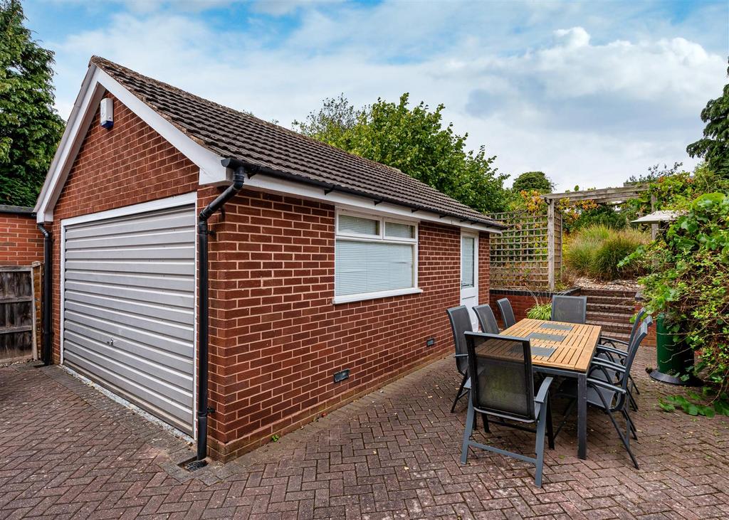 112 Bridgnorth Road-7.jpg