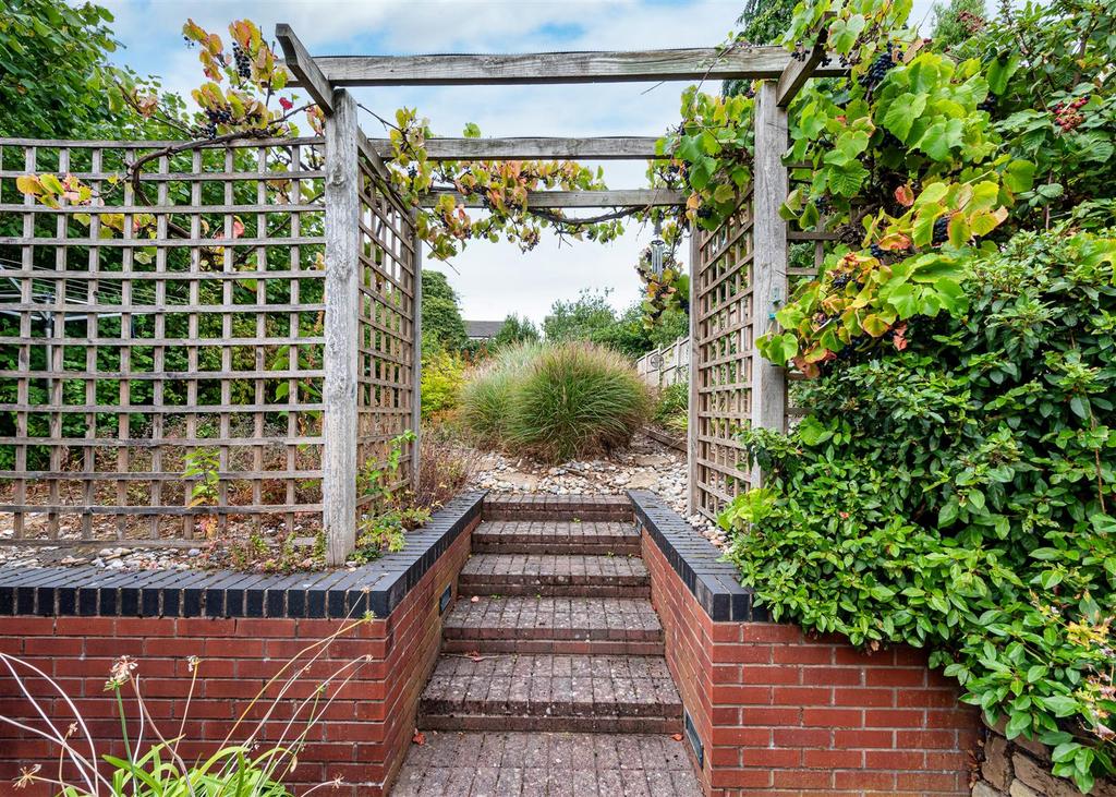 112 Bridgnorth Road-5.jpg